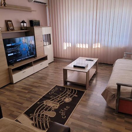 Quiet, Relaxing, Family Friendly Apartment Bucharest Luaran gambar