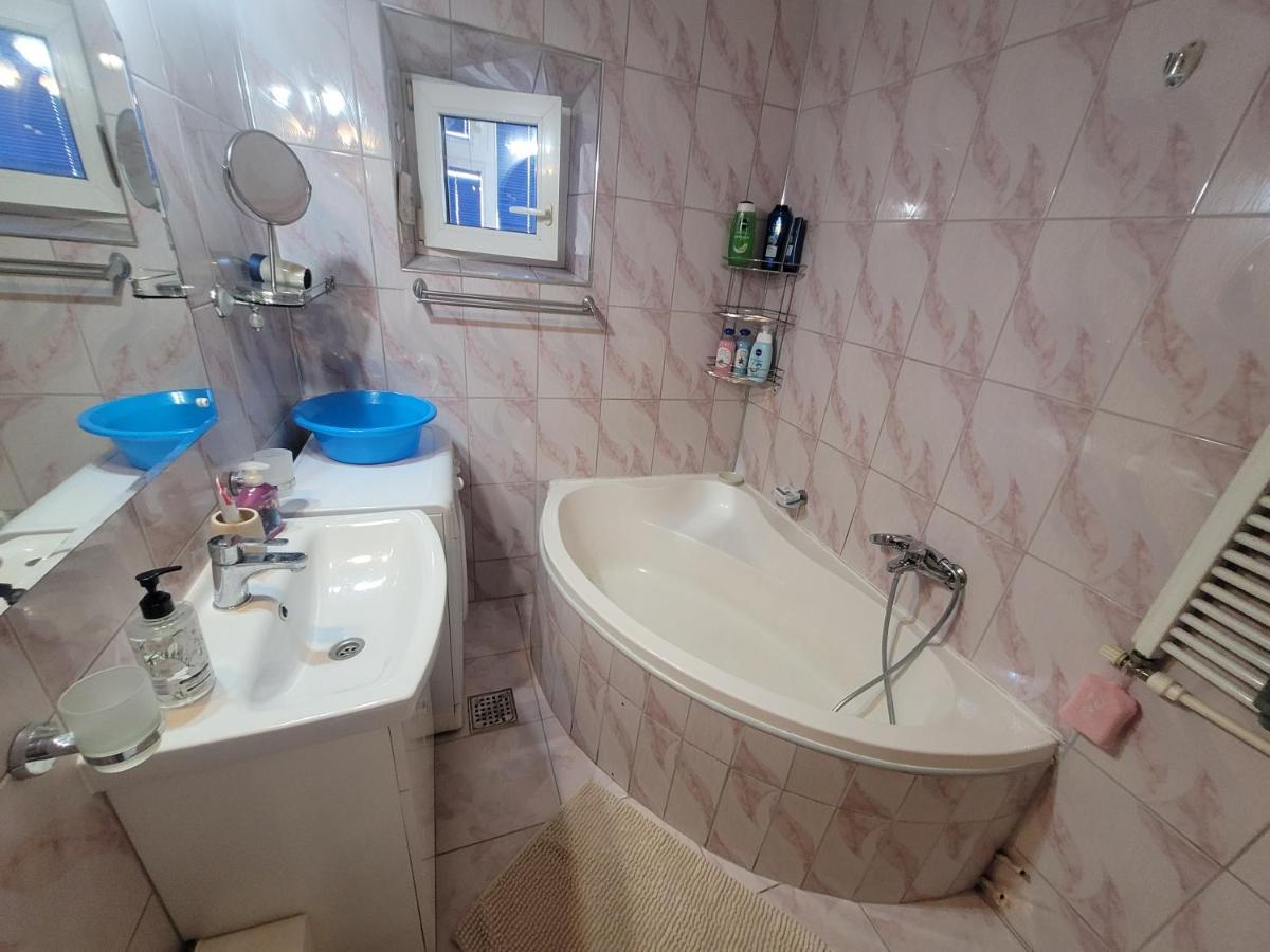 Quiet, Relaxing, Family Friendly Apartment Bucharest Luaran gambar