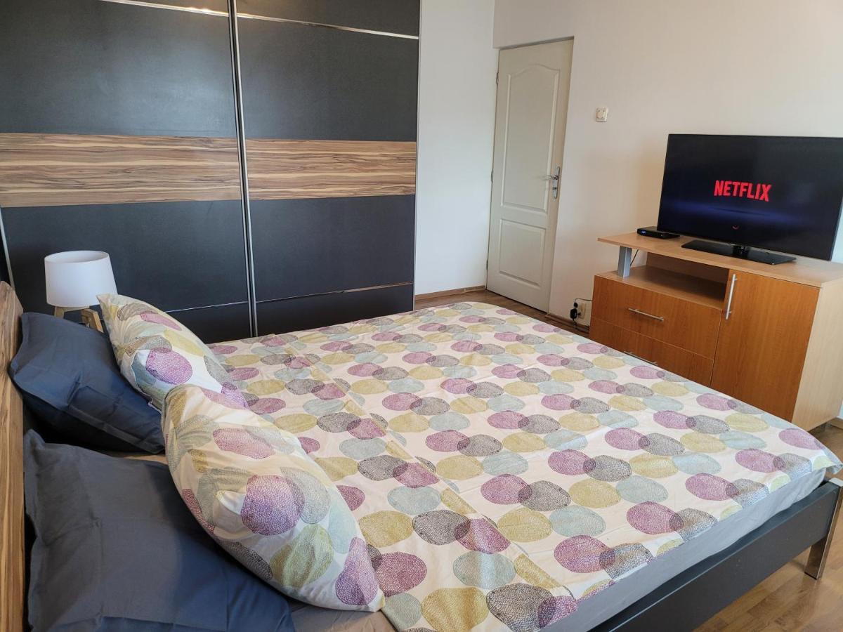 Quiet, Relaxing, Family Friendly Apartment Bucharest Luaran gambar