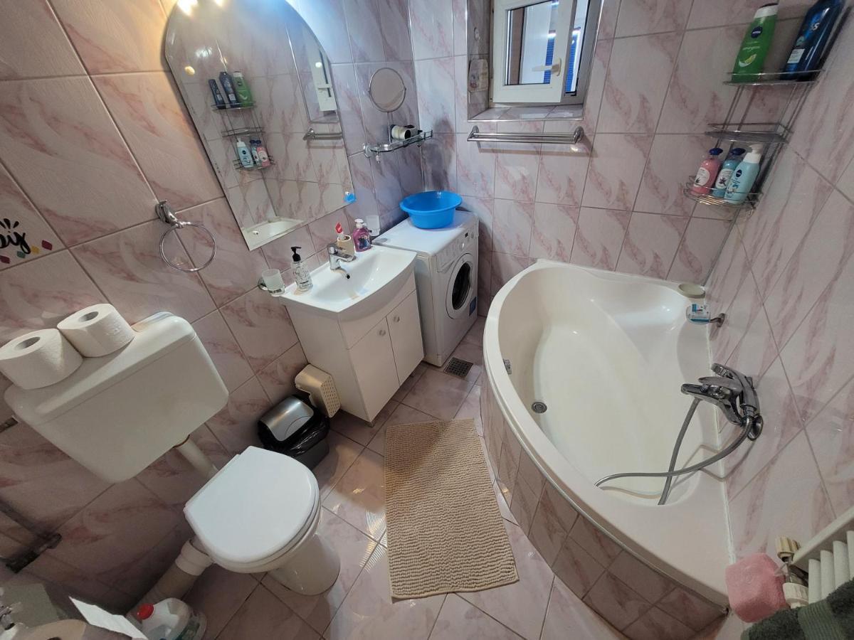 Quiet, Relaxing, Family Friendly Apartment Bucharest Luaran gambar