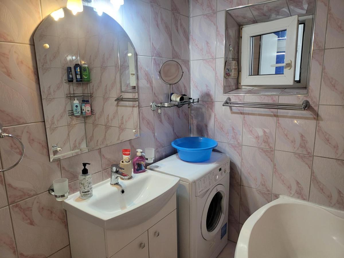 Quiet, Relaxing, Family Friendly Apartment Bucharest Luaran gambar