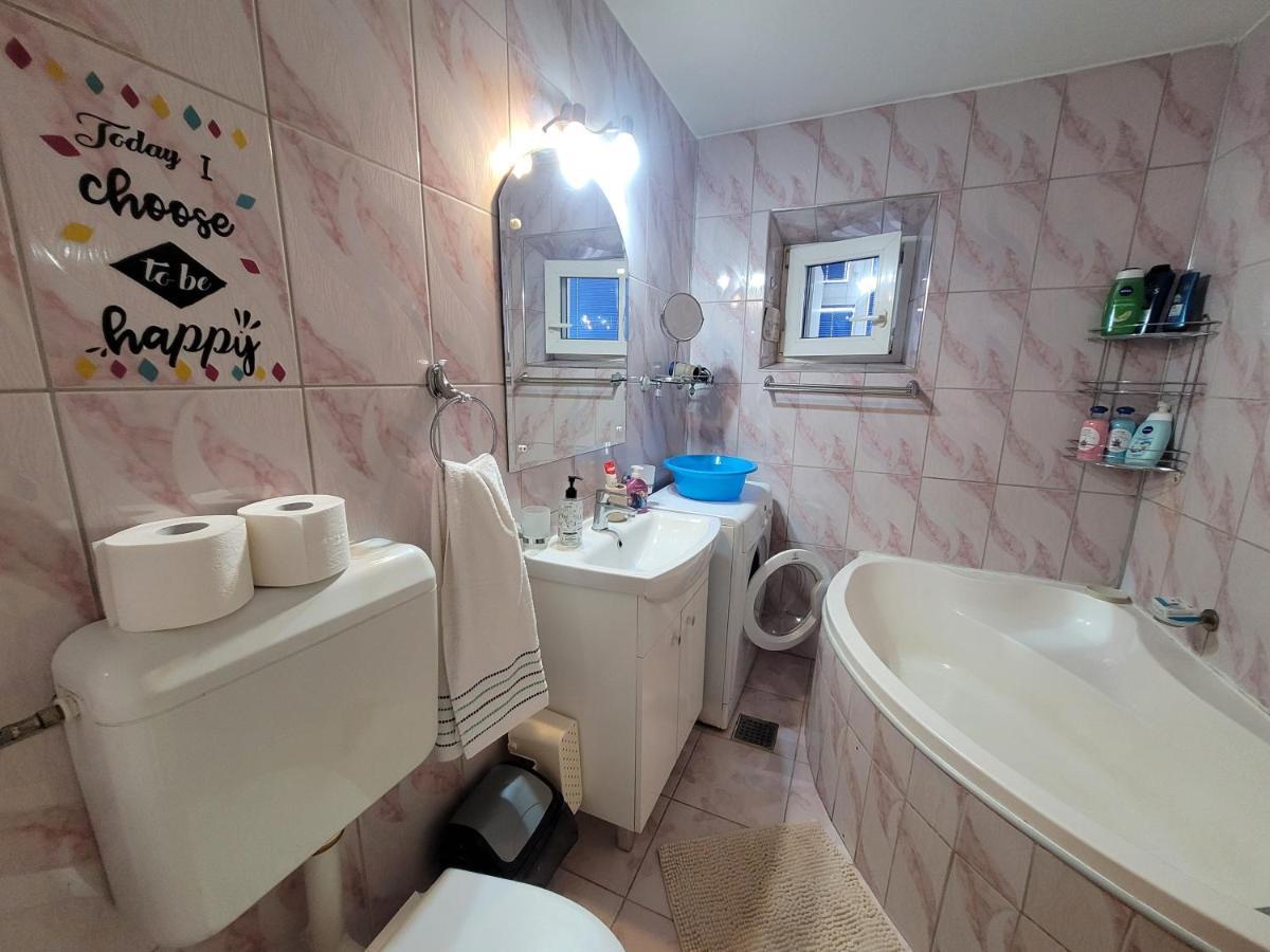 Quiet, Relaxing, Family Friendly Apartment Bucharest Luaran gambar